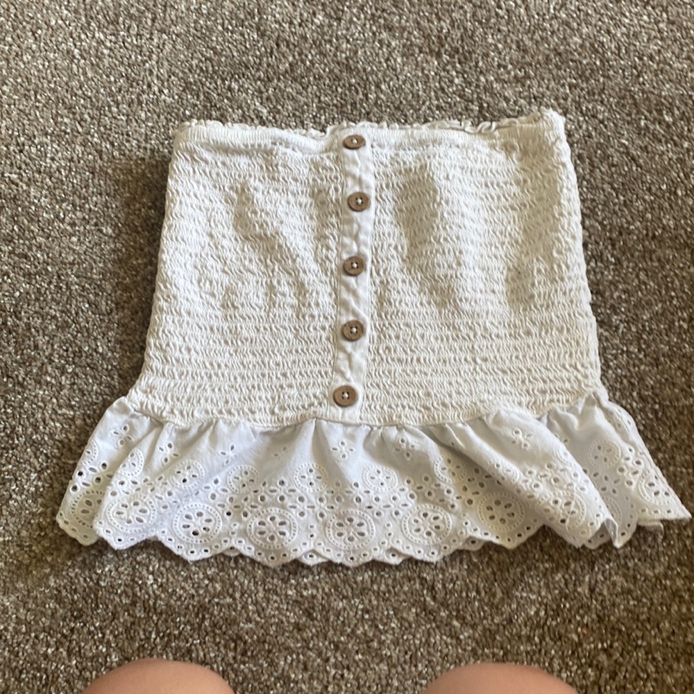 White crop top no sleeve